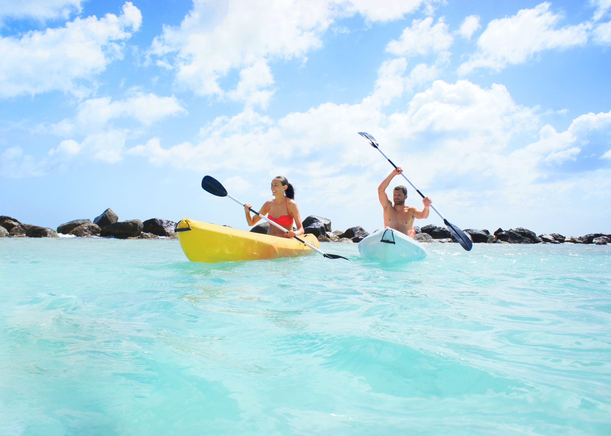 Couple kayaks in Aruba for honeymoon giveaway