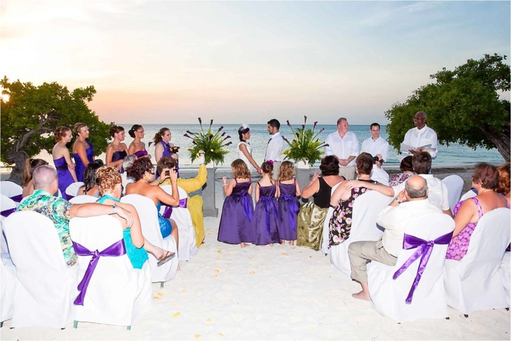 Couple gets married in Aruba