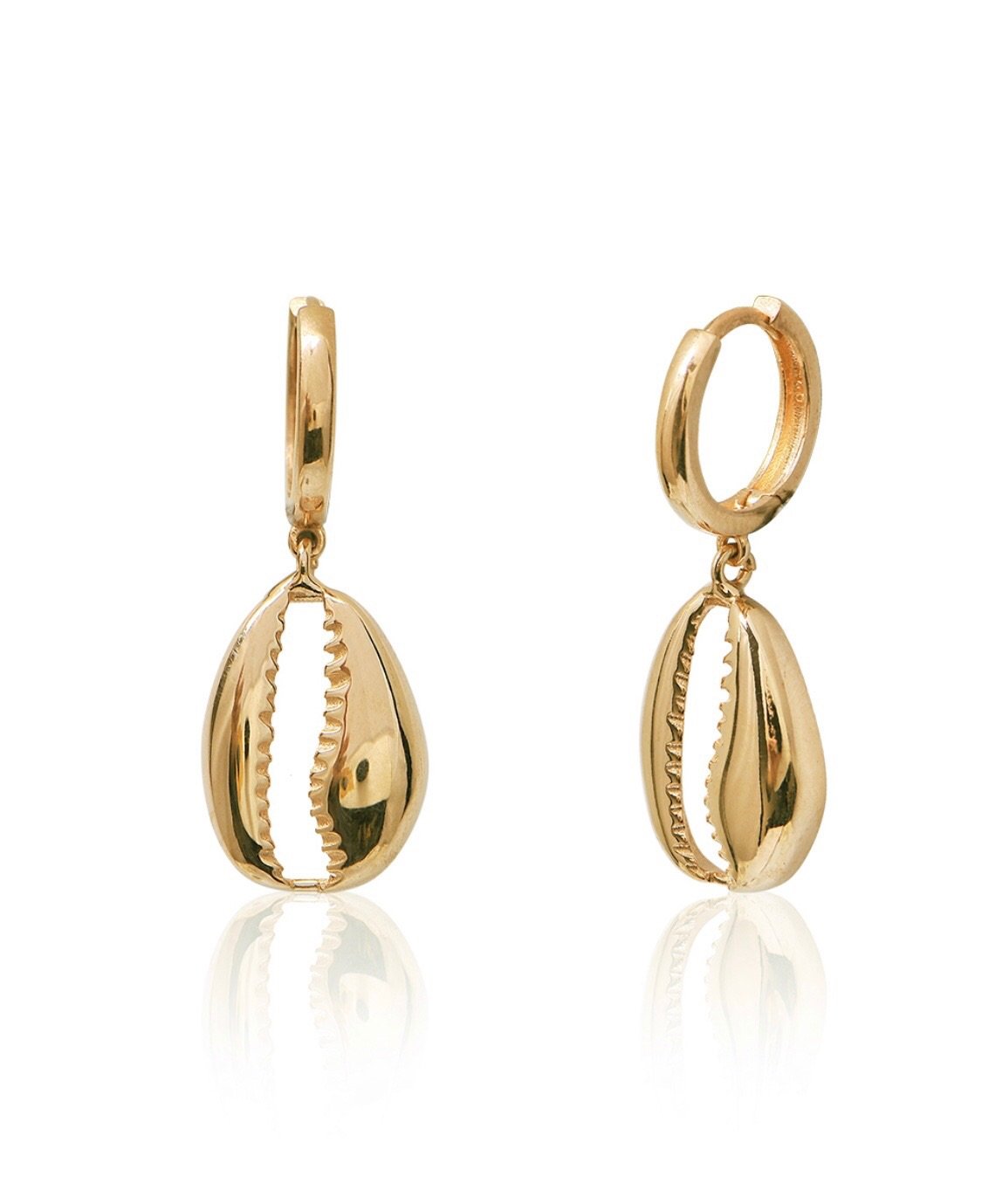 Sea shell gold earrings to wear on honeymoon
