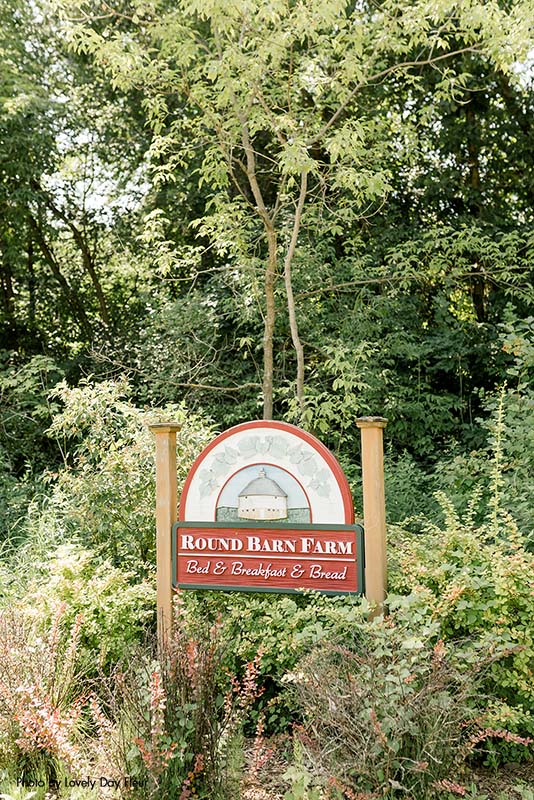 Rustic round barn farm welcome sign