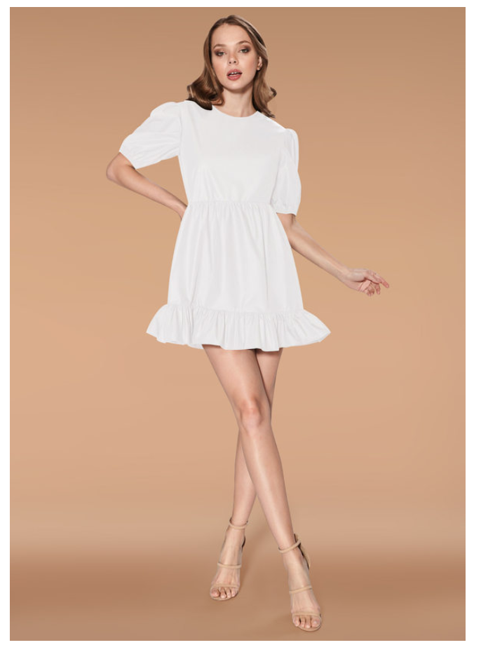 Loose-fitting short white dress for mirco wedding