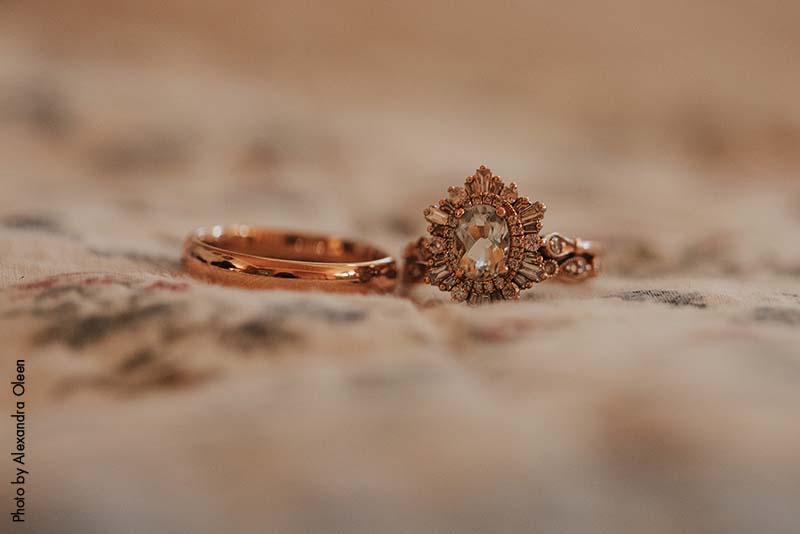 Gold vintage wedding ring for bride