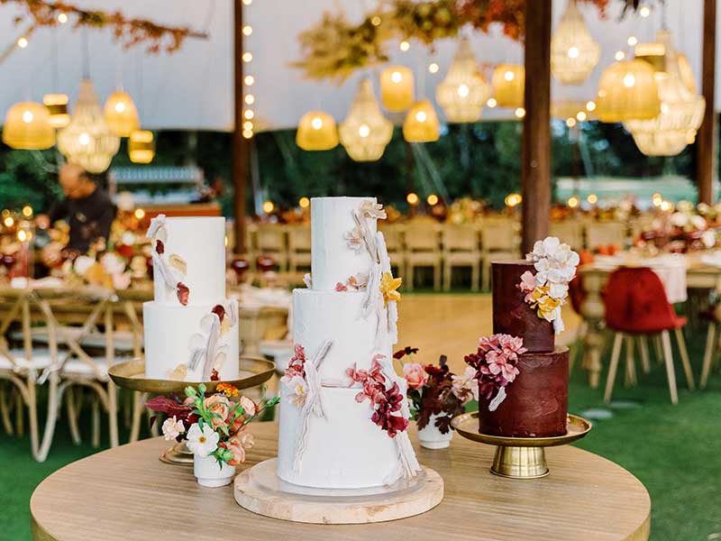 Maroon and gold fall wedding cakes by Hey There Cupcake
