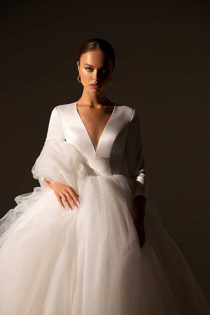 Low cut sleek ballgown with tulle skirt