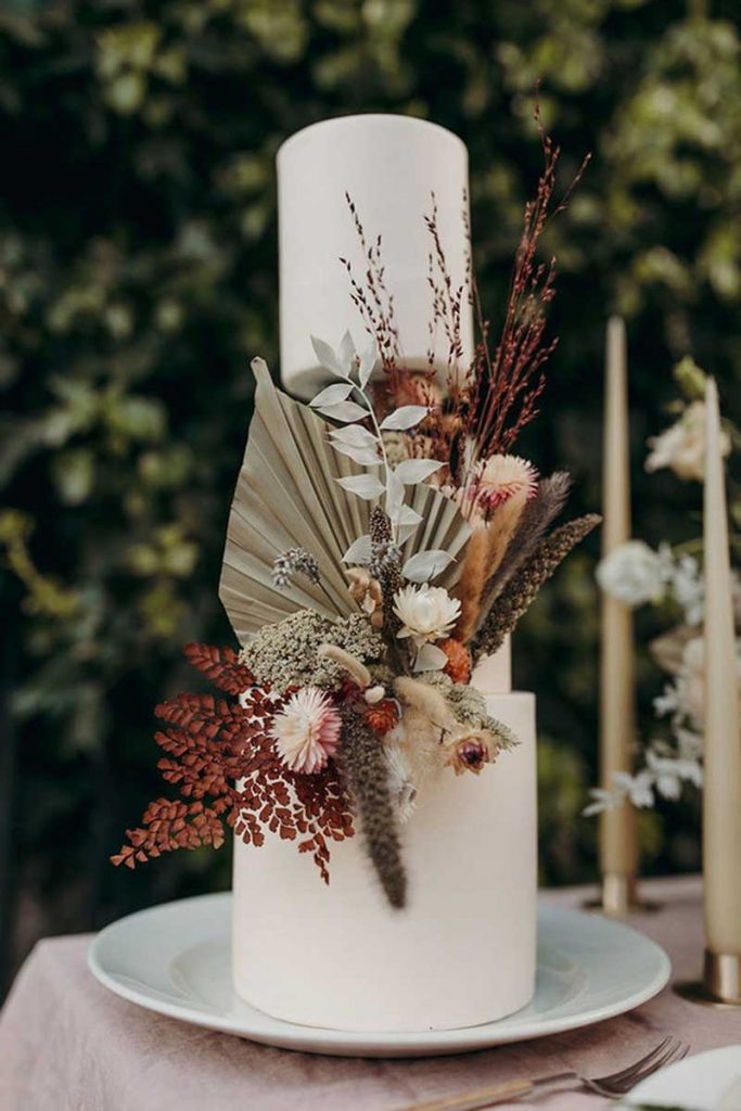 Fall wedding cake with dried flowers by Avant Garde Cake Studio 
