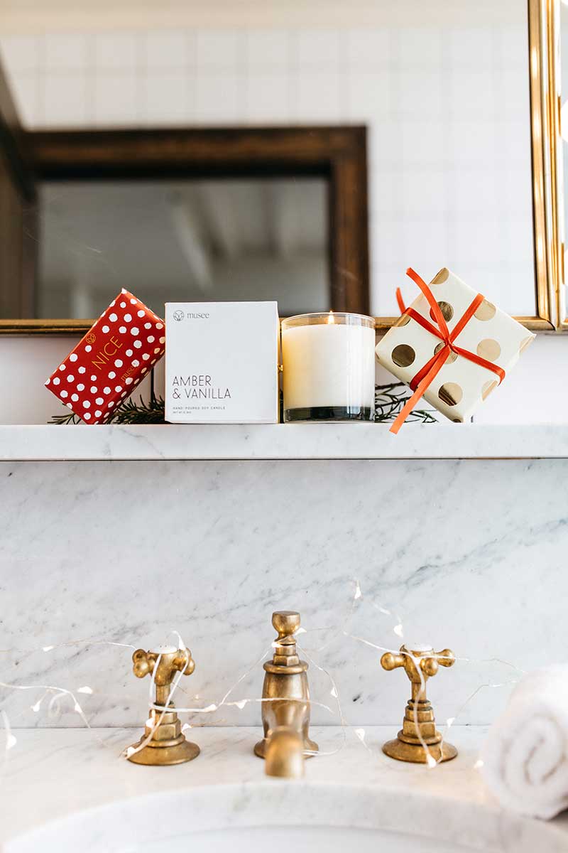 Best holiday gifts candle in bathroom 