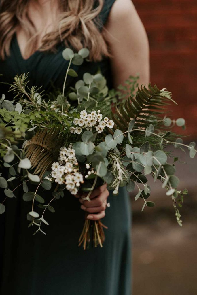 Greenery winter bouquets for wedding