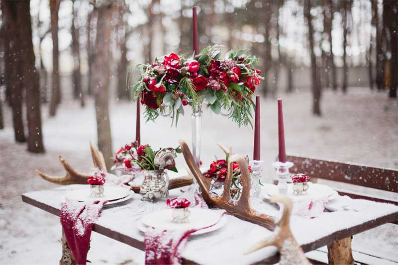 Red and white outdoor winter wedding table