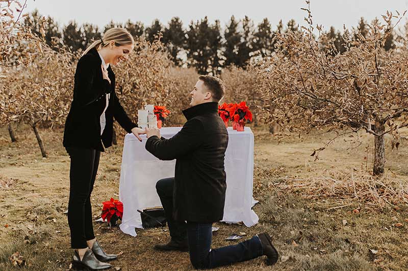 Man proposes to girlfriend in Minnesota 