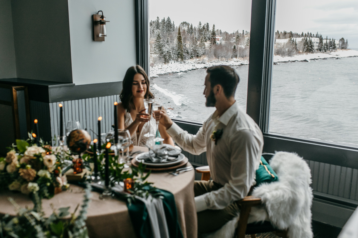 Couple elopes in Northern Minnesota at Bluefin bay Family of Resorts
