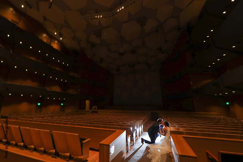 Unique wedding photo shoot in orchestra hall