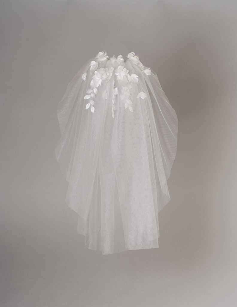 Short bridal veil with floral applique 