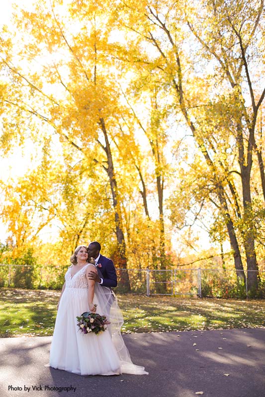 Minnesota couple celebrates fall wedding